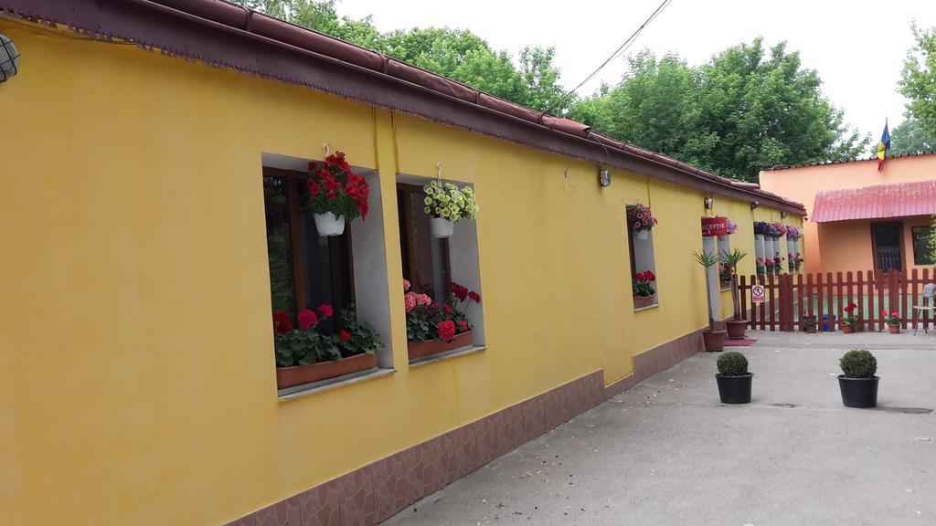 Pensiunea Sans Rival Jászvásár Kültér fotó